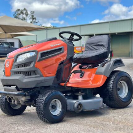 Husqvarna TS242 42 inch ride on mower