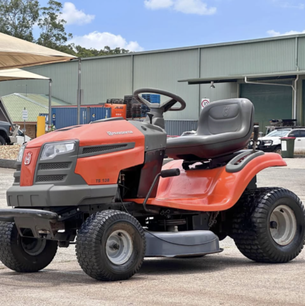 Husqvarna TS138 38 inch ride on mower with Briggs and Stratton engine