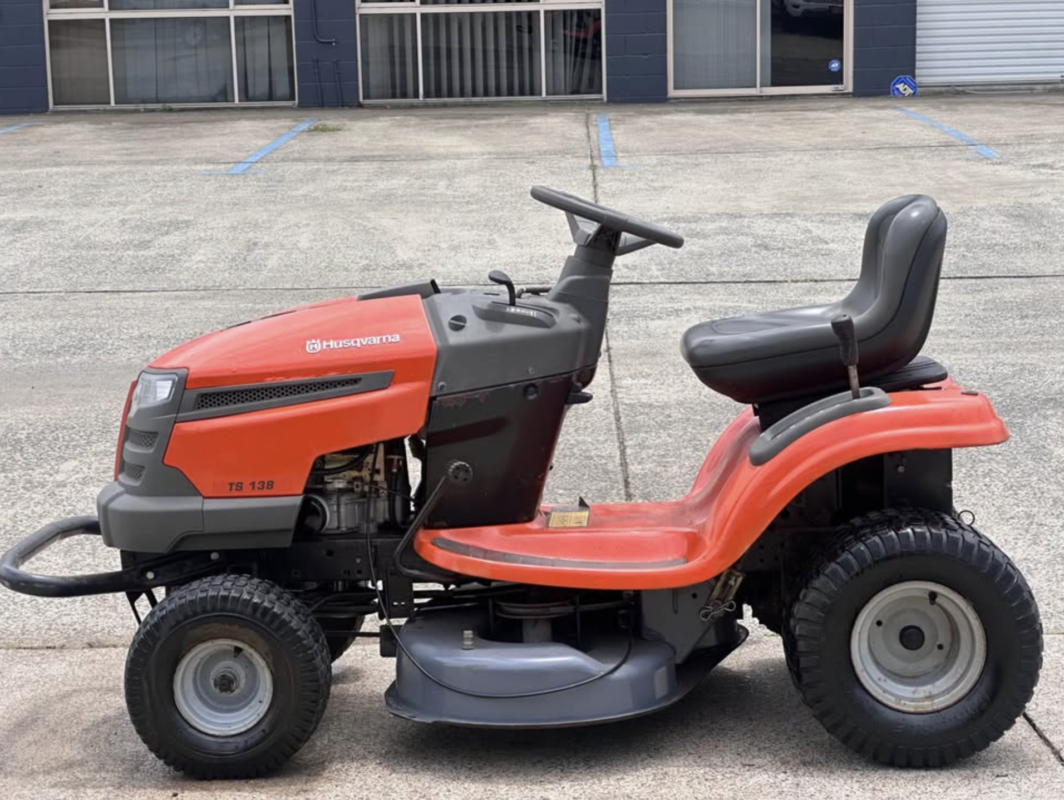 Husqvarna TS138 38 inch ride on mower with Briggs and Stratton engine