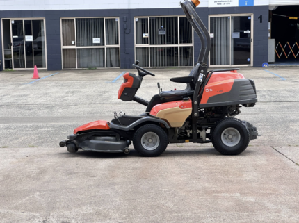 Husqvarna P524 commercial front deck articulated ride on mower with Kawasaki engine