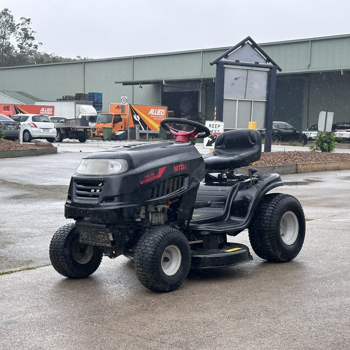 2014 MTD 145/38 38″ Ride On Mower (1) 2014 MTD 145/38 38″ Ride On Mower - photo 1
